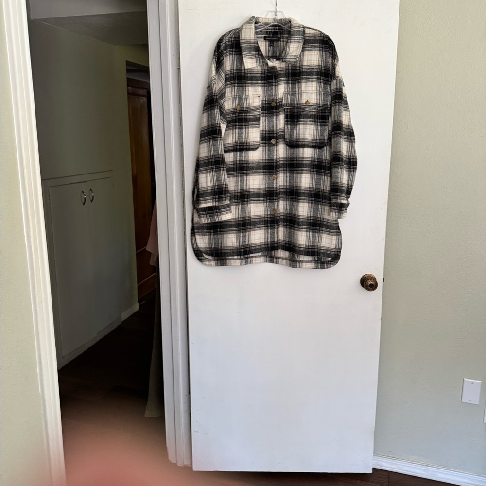 Banana Republic Black and Cream Plaid Shirt size XL